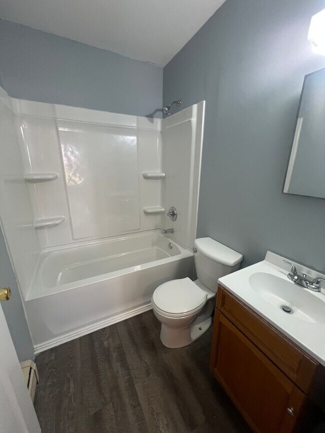 Building Photo - 103 Chestnut St