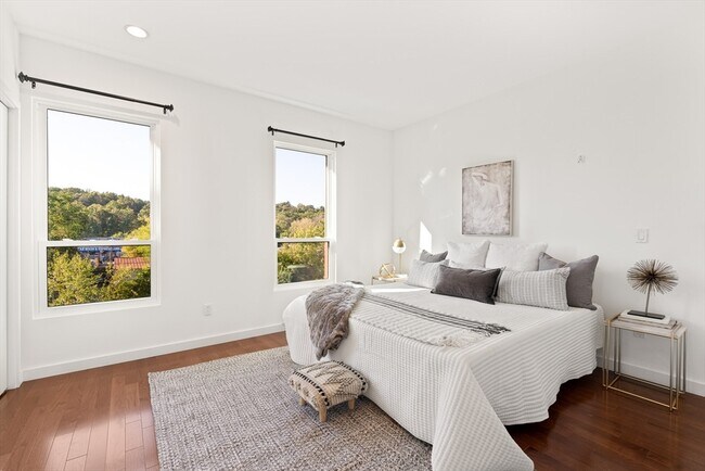 Building Photo - 143-171-171 Hyde Park Ave