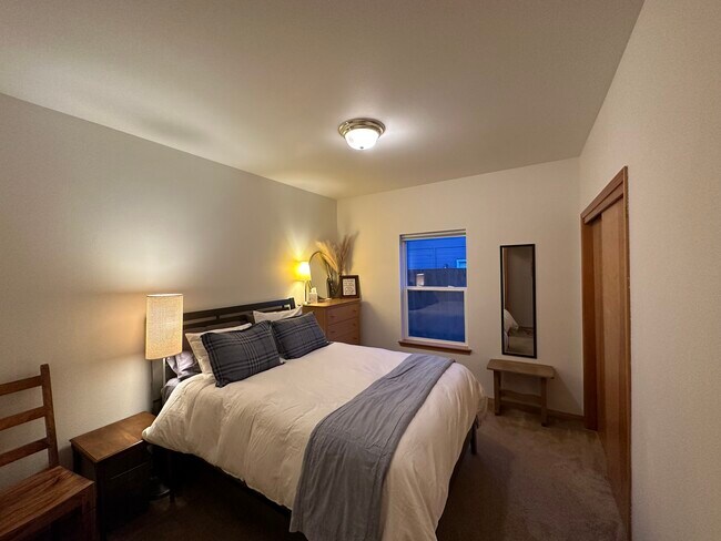 Bedroom 2 - 401 S 82nd Ave