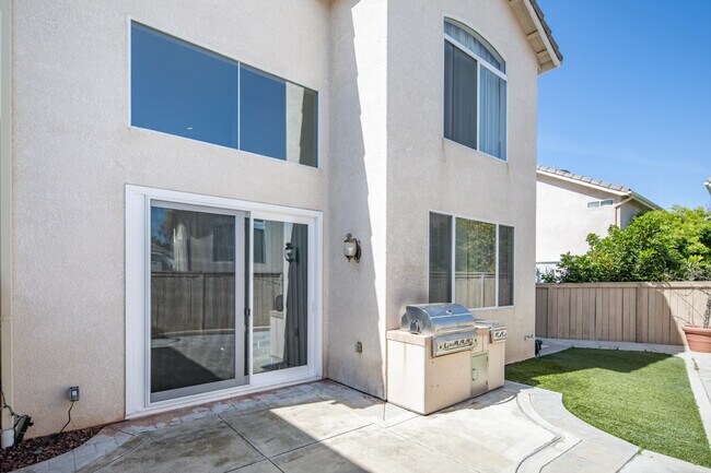 Building Photo - 1 Quebec