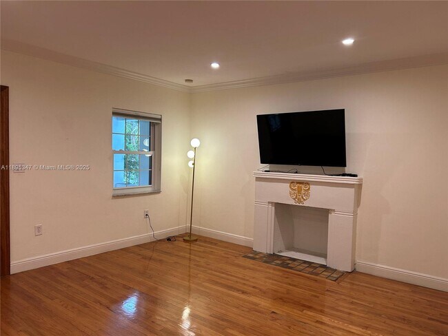 Building Photo - 641 Zamora Ave