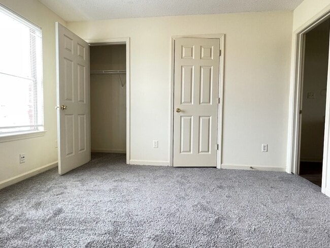 Building Photo - Bailey Station Townhomes
