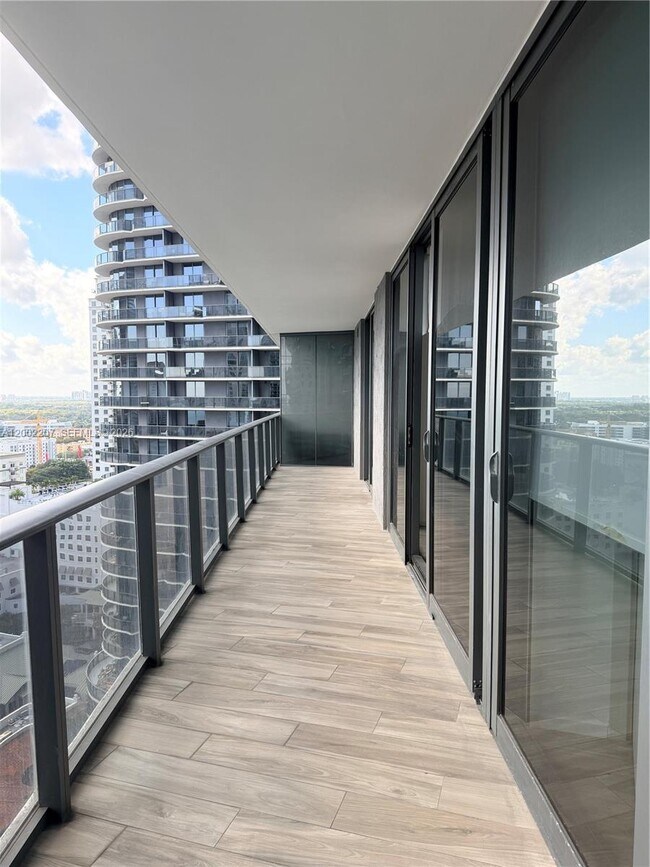 Building Photo - 801 S Miami Ave