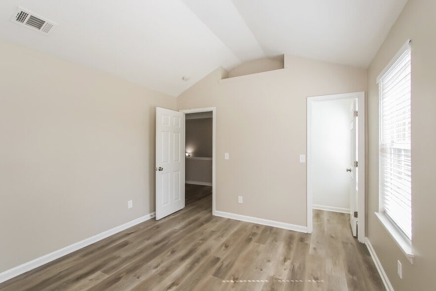 Building Photo - 2436 Cornell Cir