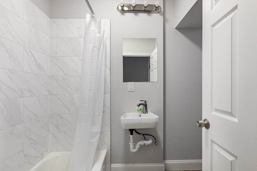 Building Photo - 1418 S 9th St