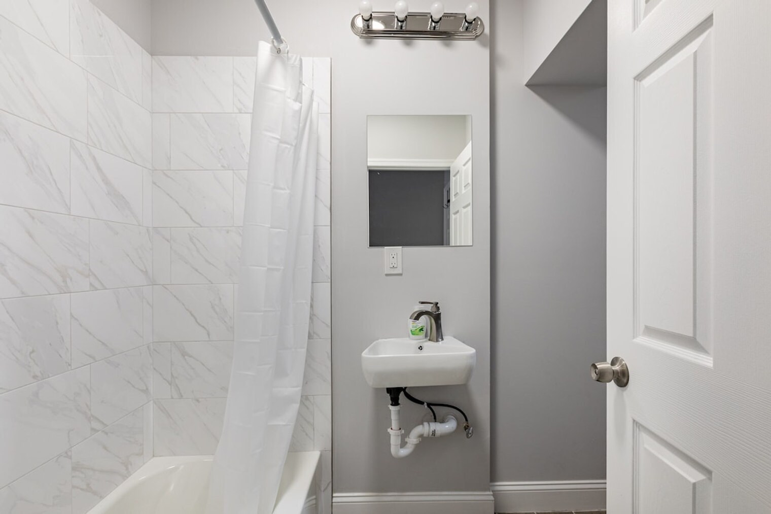 Building Photo - 1418 S 9th St