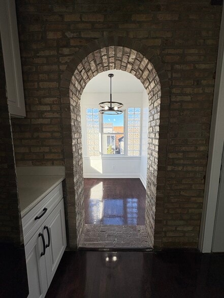 Building Photo - 2026 W McLean Ave