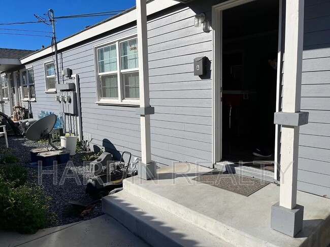 Building Photo - 623 James St