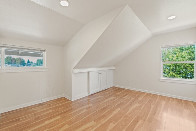 Building Photo - 3901 S Yakima Ave