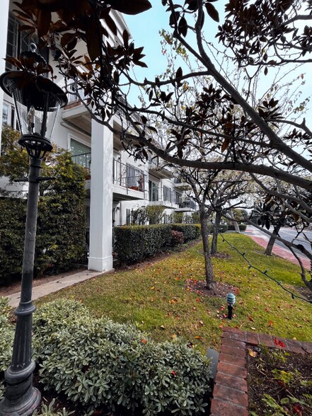 Building Photo - 300 Cagney Ln