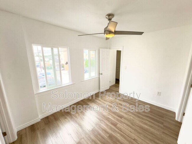 Building Photo - 3327 1/2 Polk Ave