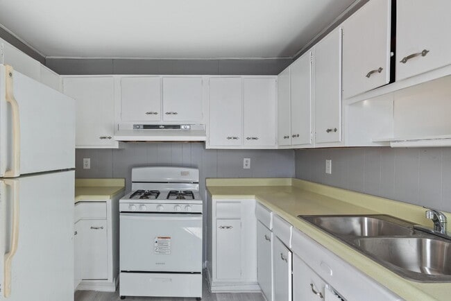 Building Photo - 213 Fletcher Ave