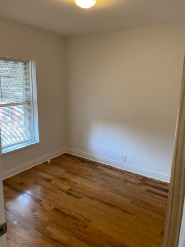 Building Photo - 2325 S Leavitt St