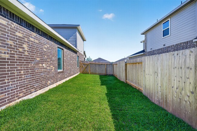 Building Photo - 407 Robin Ct
