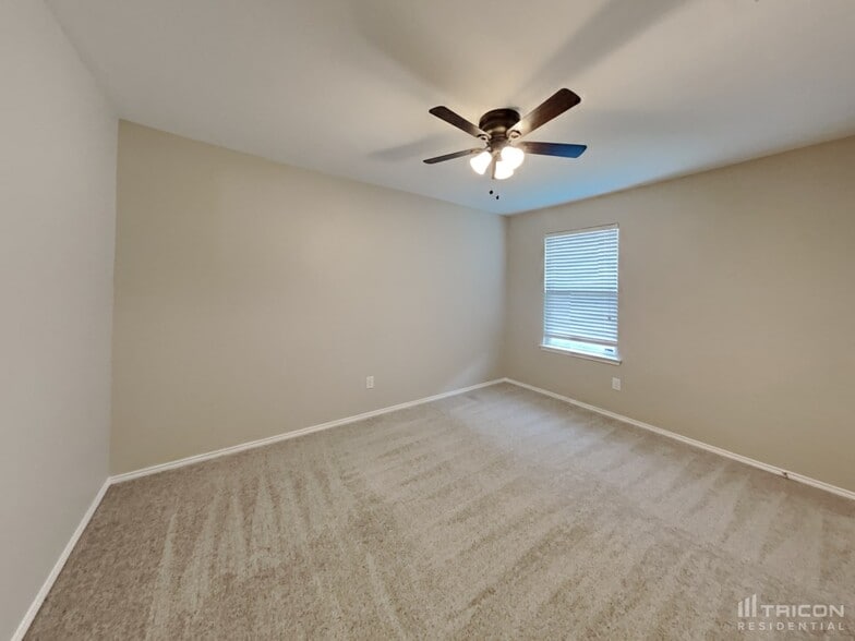 Building Photo - 1704 Abby Creek Dr