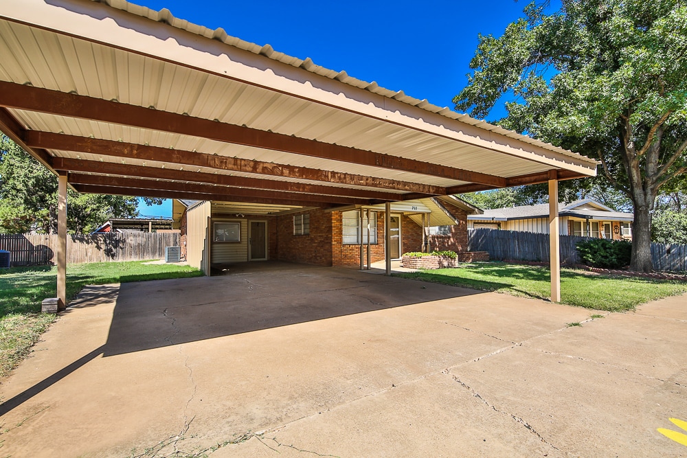 Building Photo - 711 6th Plz