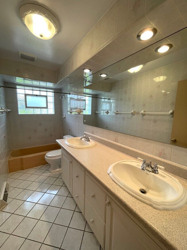 Building Photo - 7150 N Crawford Ave