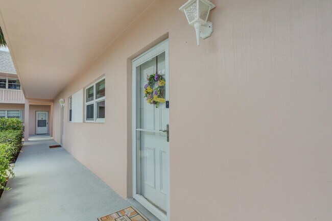 Building Photo - 18081 SE Country Club Dr