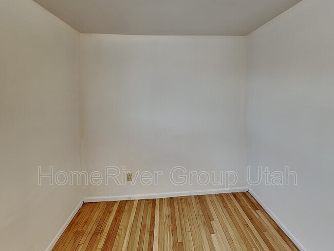 Building Photo - 801 S McClelland St