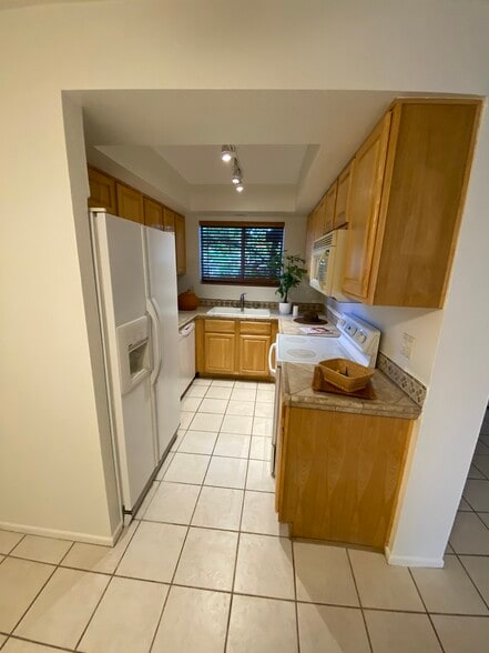 Building Photo - 2312 W Lindner Ave