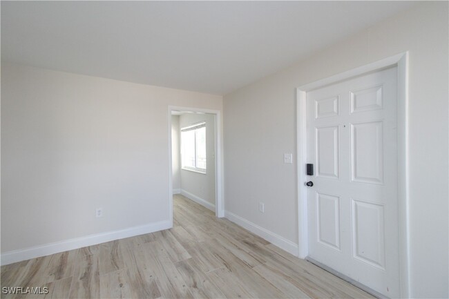 Building Photo - 2102 Alamanda Dr