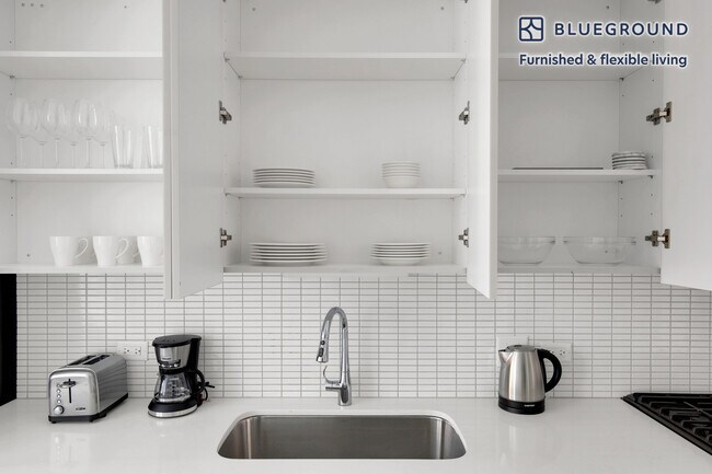 Building Photo - 808 W Van Buren St