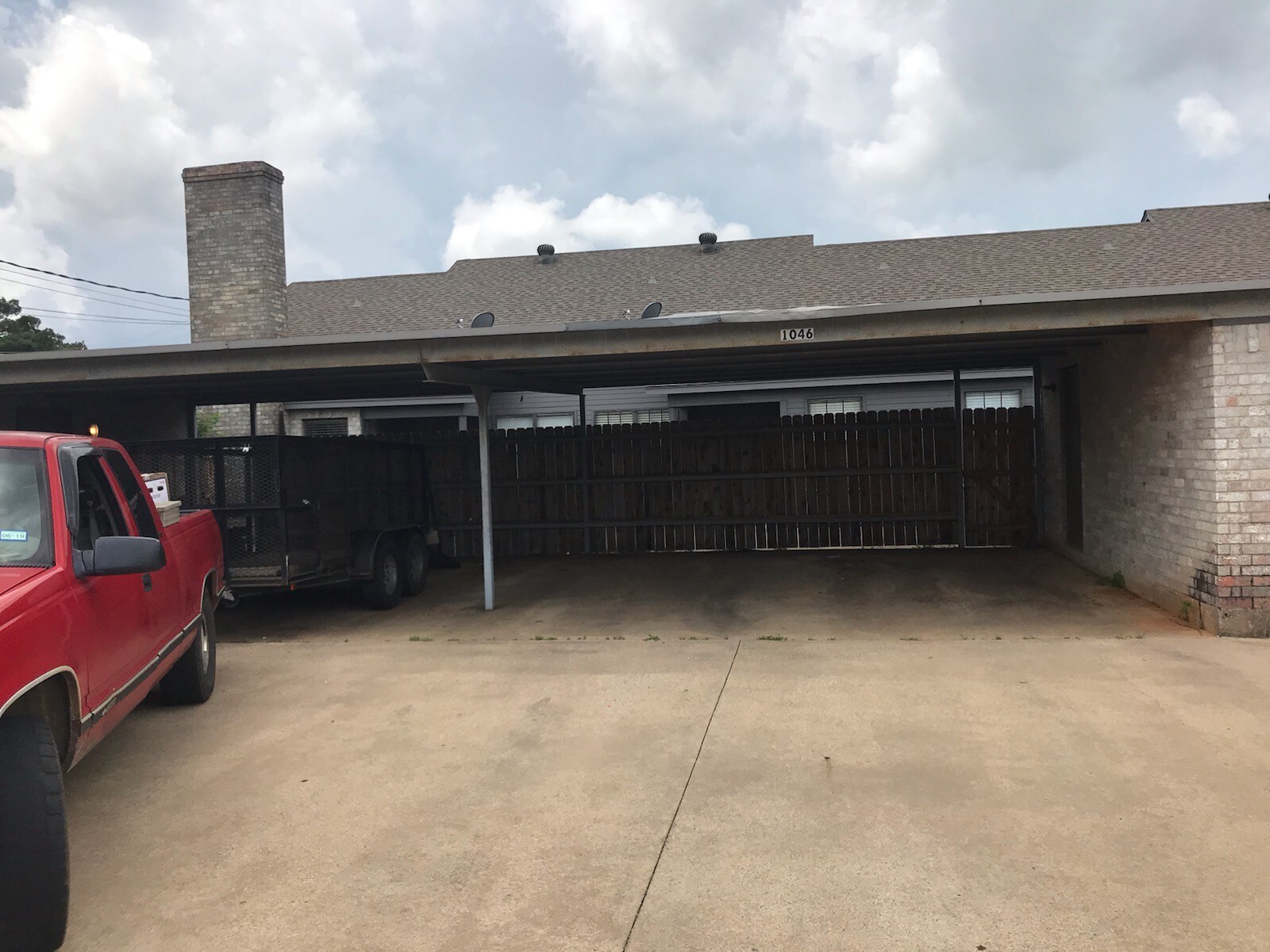 Covered parking - 1044 34th NE