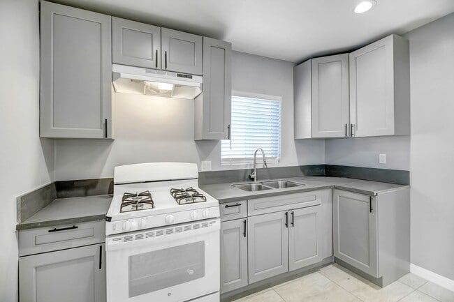 Building Photo - 4846 Doane Ave