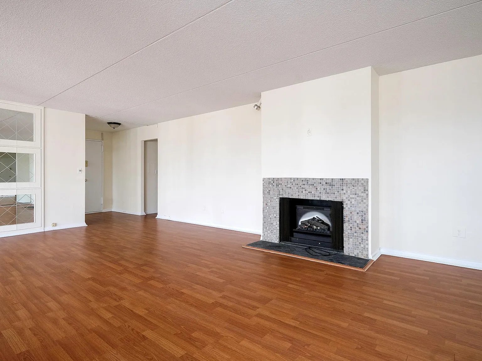 Building Photo - 400 High Point Dr