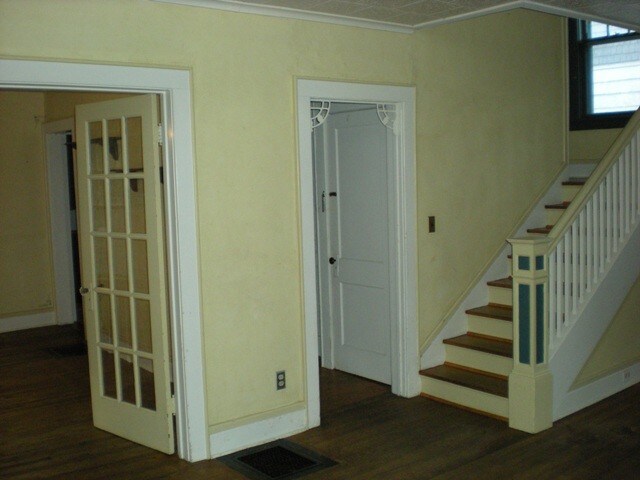 L room looking into Dining room - 135 Roney Rd