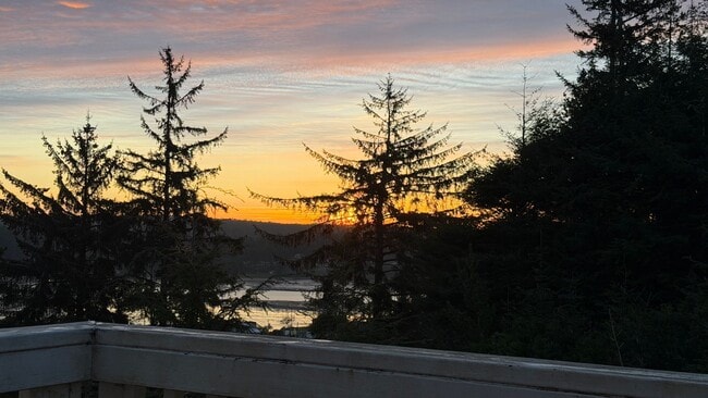 Building Photo - Stunning Bay View Retreat – Fully Furnished 2 Bed / 2 Bath Near Charleston