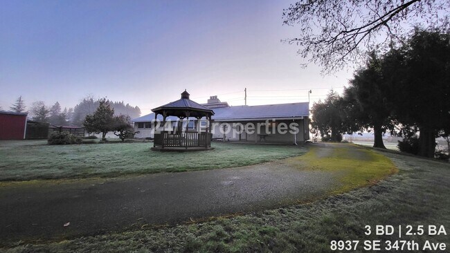 Building Photo - Not-So-Boring Living - 3BD Home with a View of Mt. Hood
