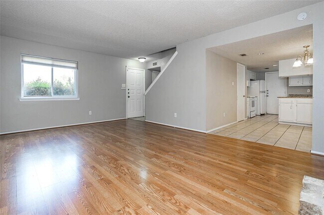 Building Photo - 3611 Gable Dr