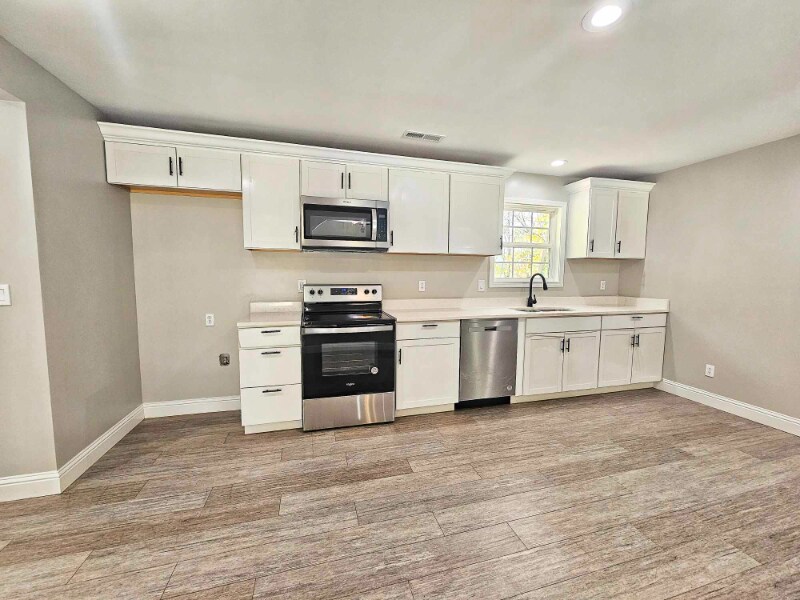 Building Photo - 1590 Needham Dr