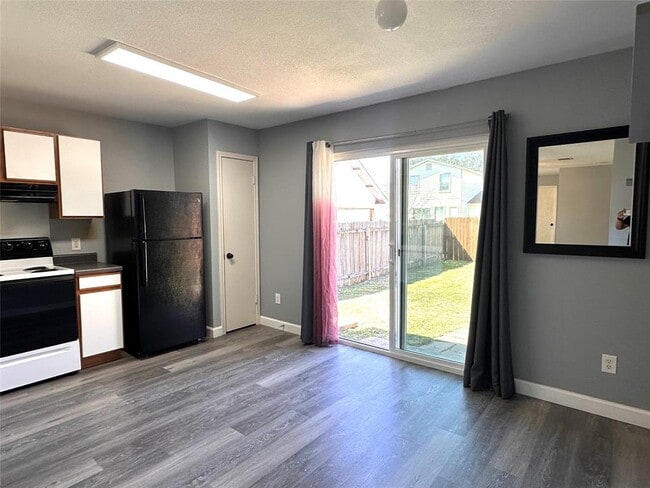 Building Photo - 5604 Man O War Dr