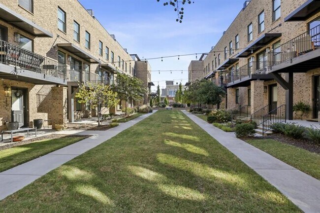 Building Photo - 1024 Robert Smalls Wy
