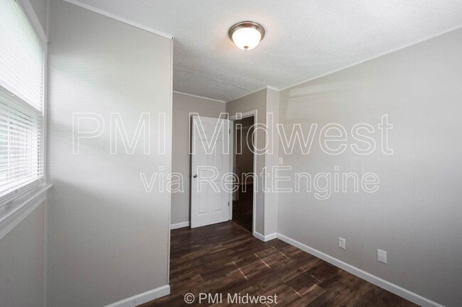 Building Photo - 126 Lewis Dr