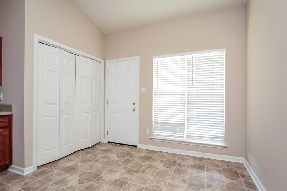 Building Photo - 8035 Park Pike