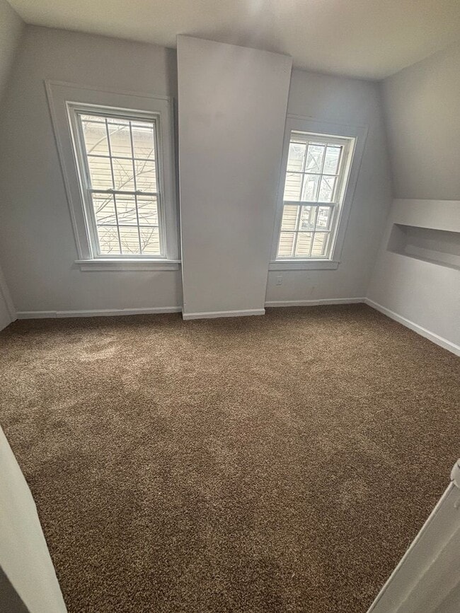 Building Photo - 3bd Single Warner Rd Area Cash Pay/Section 8