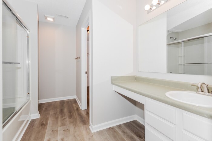 Building Photo - 2104 Bridlewood Dr