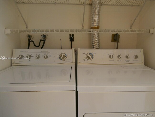 Building Photo - 950 SW 104th Ct