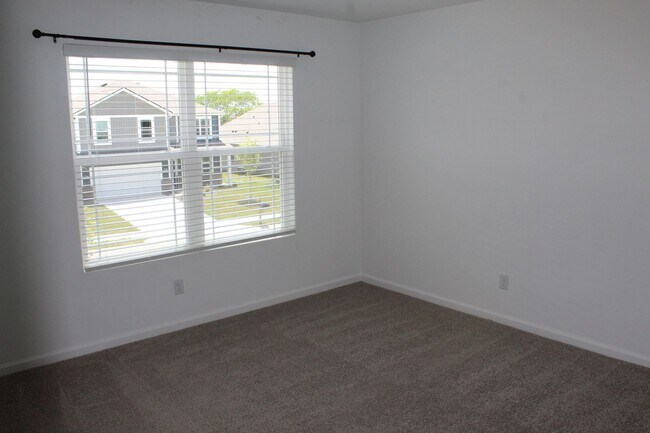 Building Photo - Beautiful 5 BR in Danville!