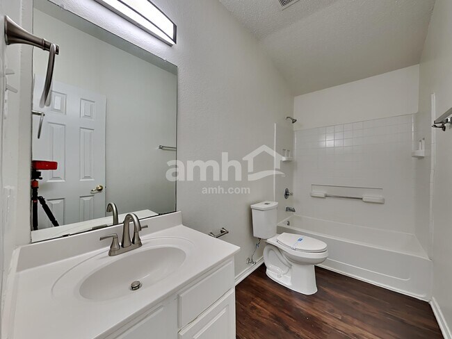 Building Photo - 216 Cornell