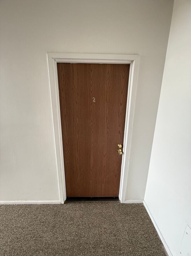 Building Photo - 2 bedroom condo available!