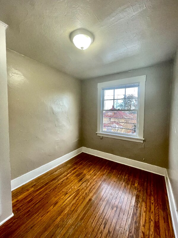 Building Photo - 901 N M St