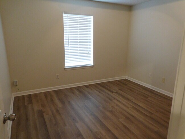 Building Photo - 330 Barshay Dr