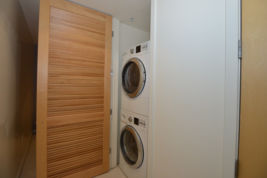 Washer/Dryer - 845 Fort Stockton Dr