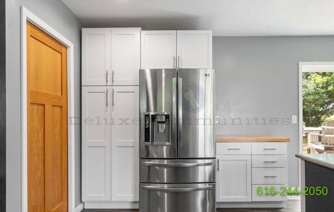 Building Photo - Zeeland Gem! Gorgeous 2 Bed/2 Bath Single-...