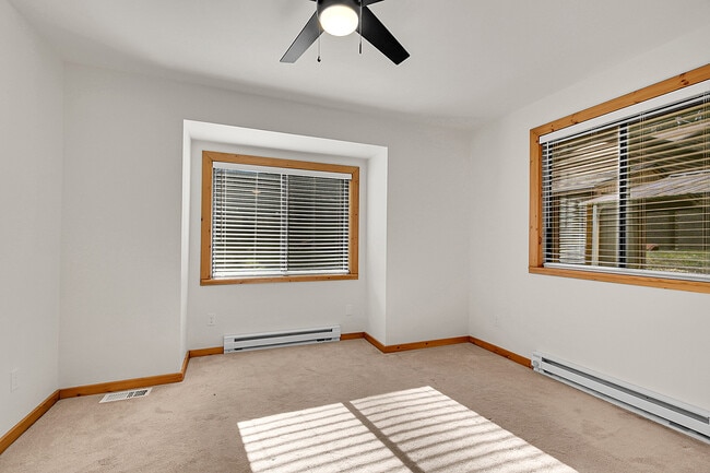 Building Photo - 28192 Shadow Mountain Dr