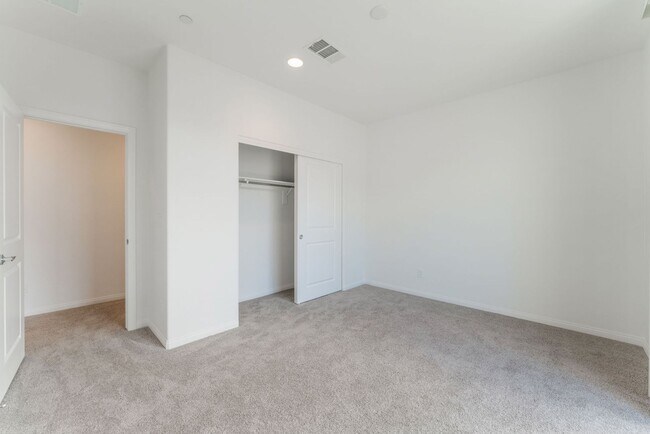 Building Photo - Recently Built Modern Home in Summerlin!